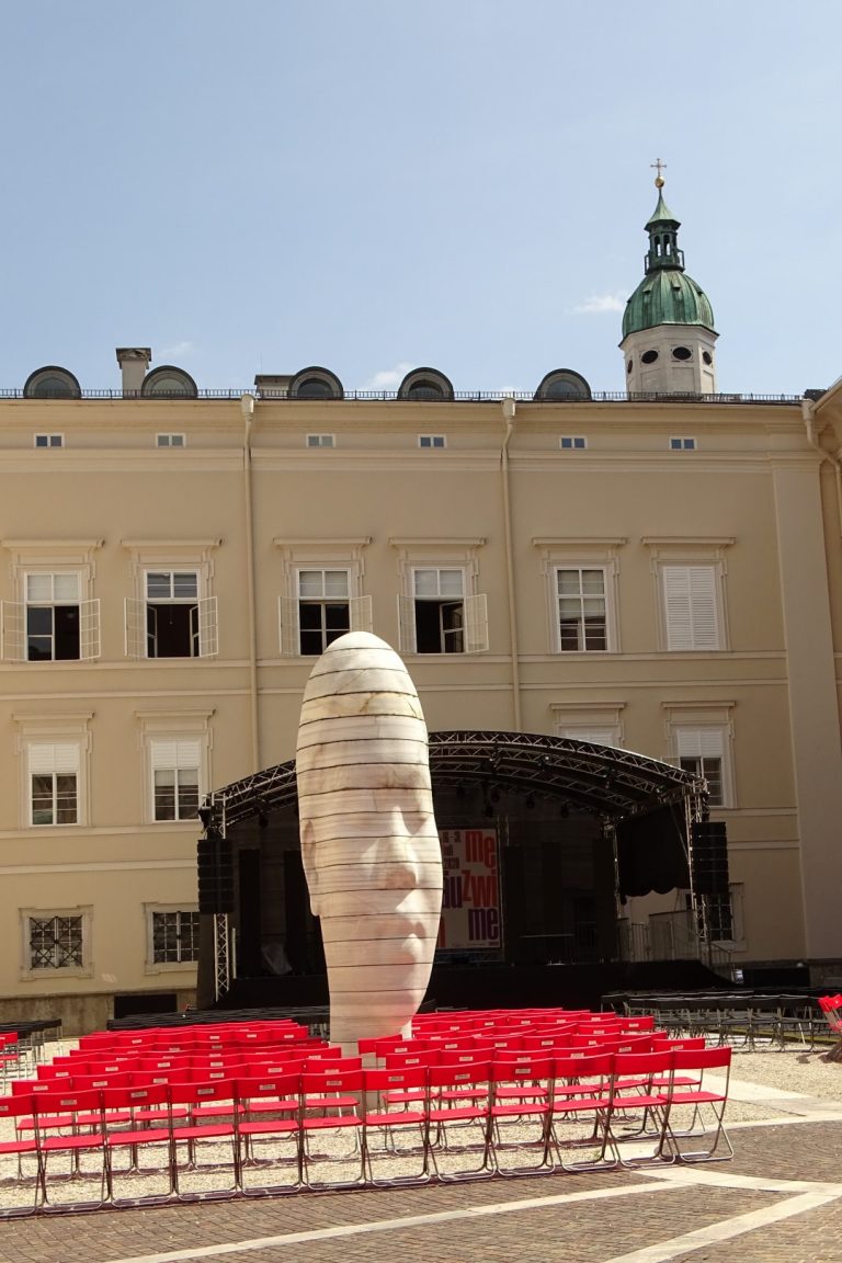 Salzburg, Modern Art, „Awilda” von Jaume Plensa